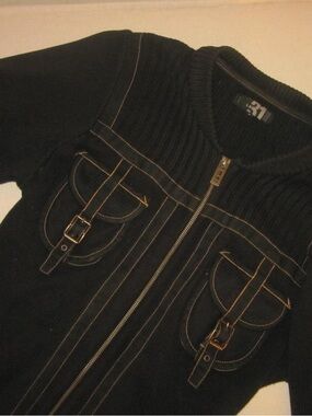 Le 31 black sweater with zipper and buckle details.